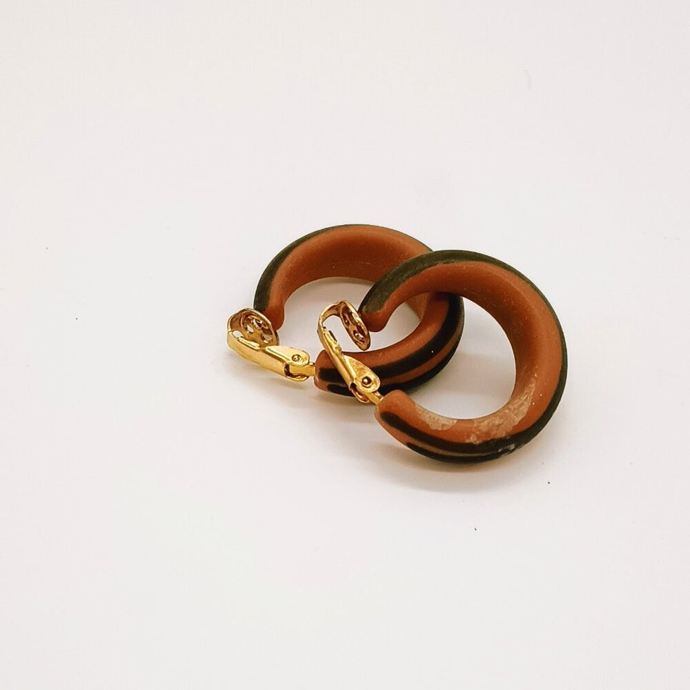 Vintage Wood Tone Hoop Earrings. Brown and Gold Clip On Fall Jewelry